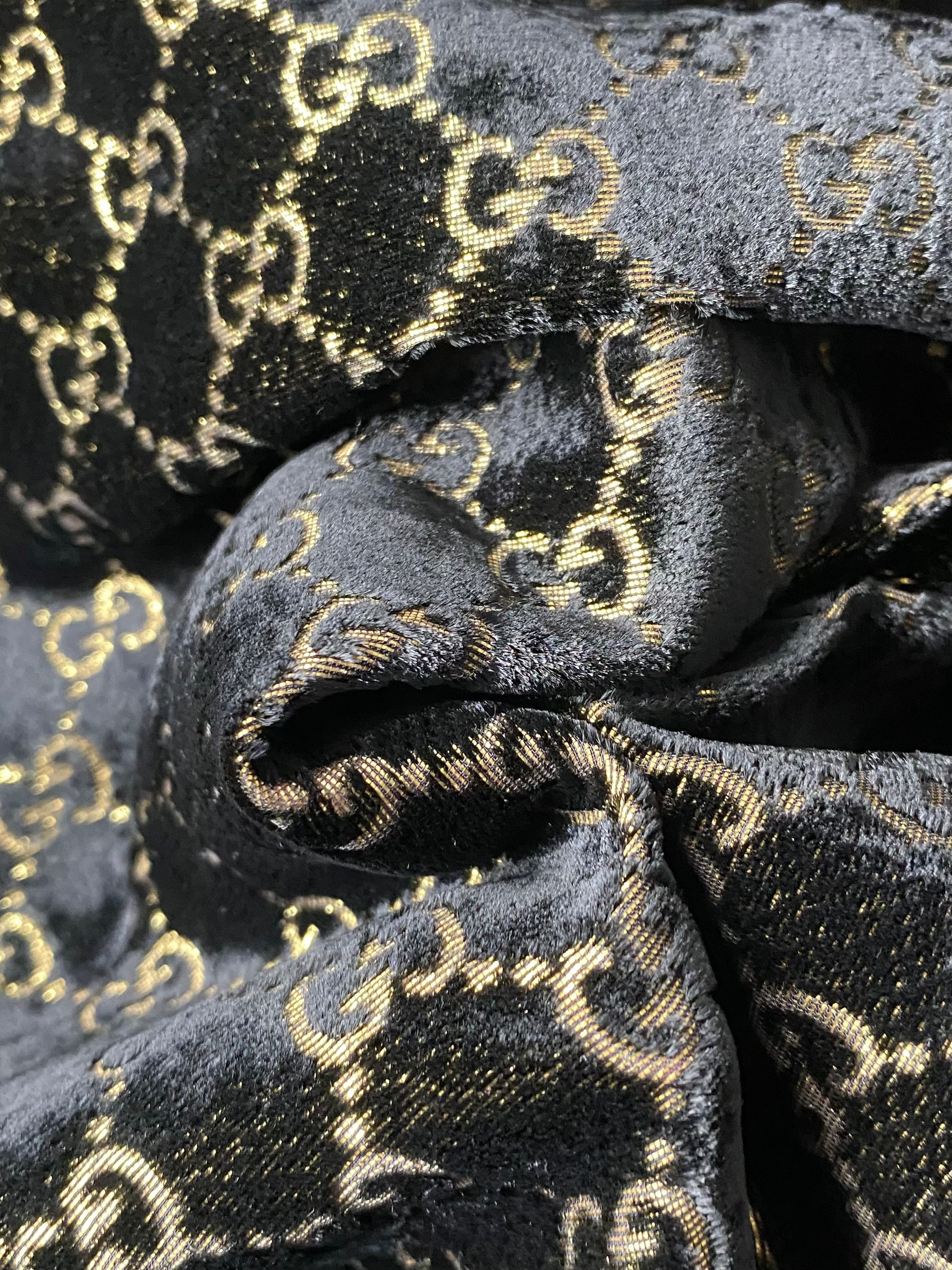 484VSM. Velvet devoré. 155g/m2.