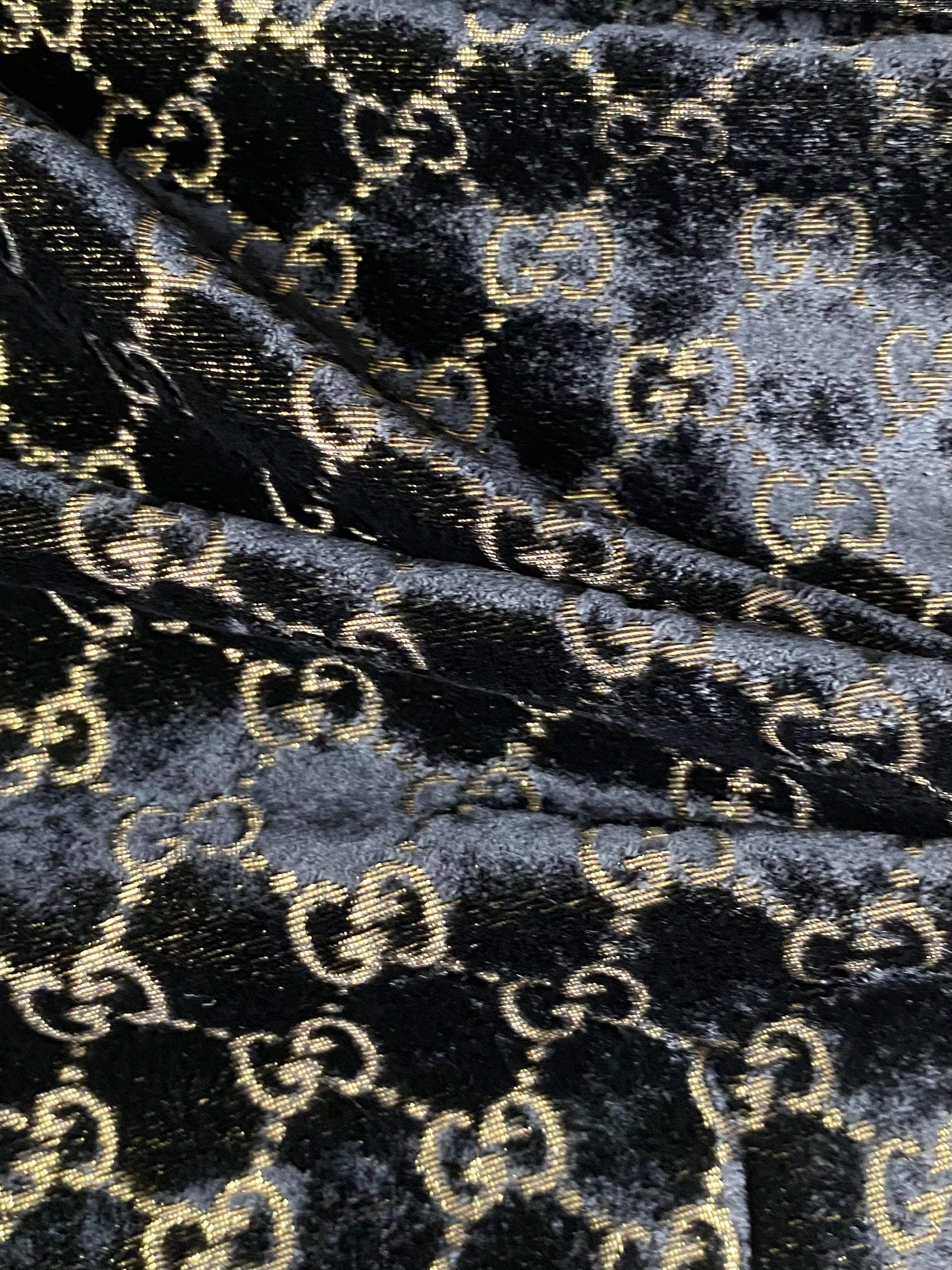 484VSM. Velvet devoré. 155g/m2.