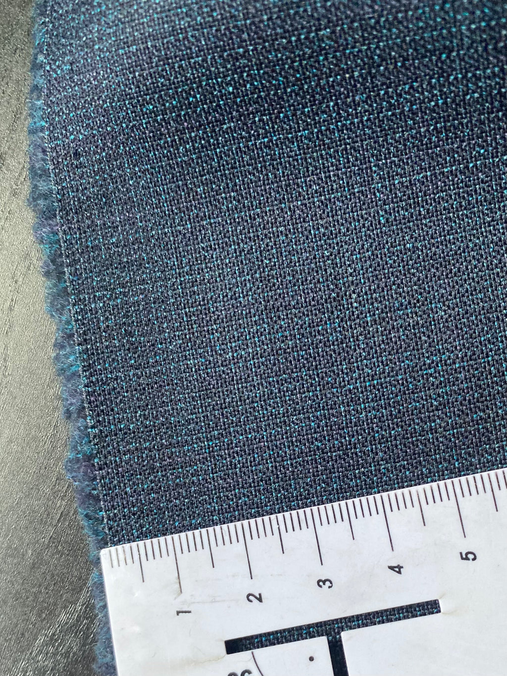 465VWE. Lightweight wool tweed. 195g/m2.