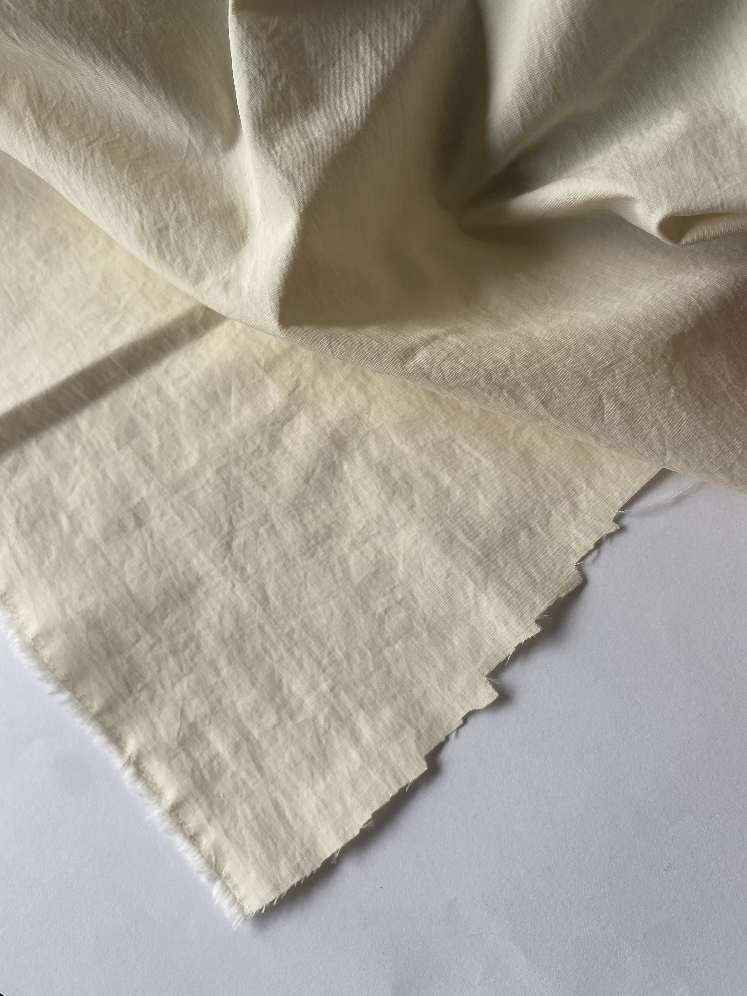 344CP. Waterrepellent fabric  with creased effect. 105g/m2.