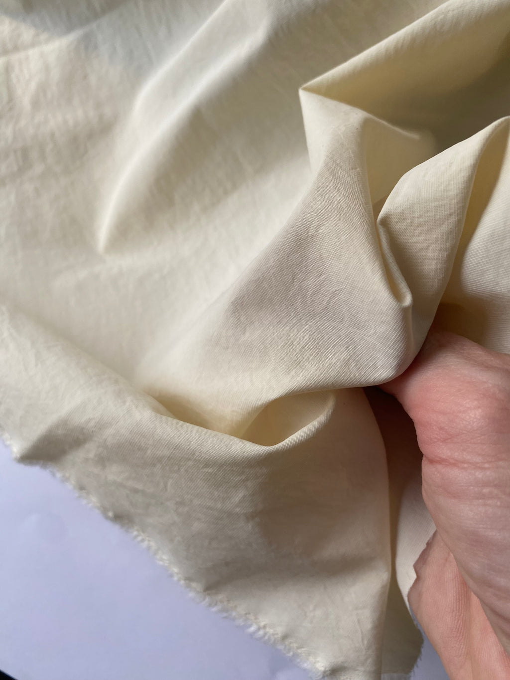 344CP. Waterrepellent fabric  with creased effect. 105g/m2.