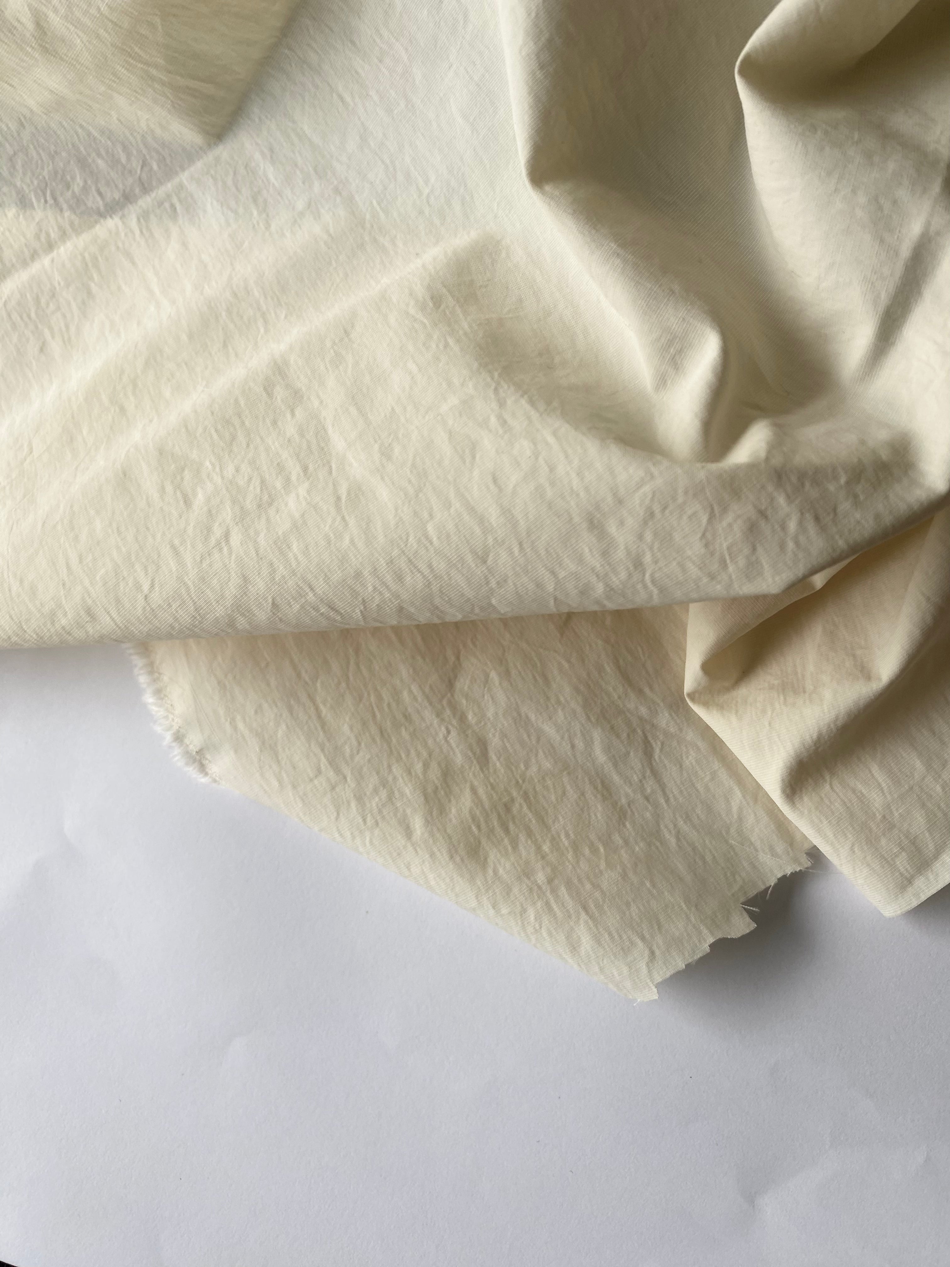 344CP. Waterrepellent fabric  with creased effect. 105g/m2.