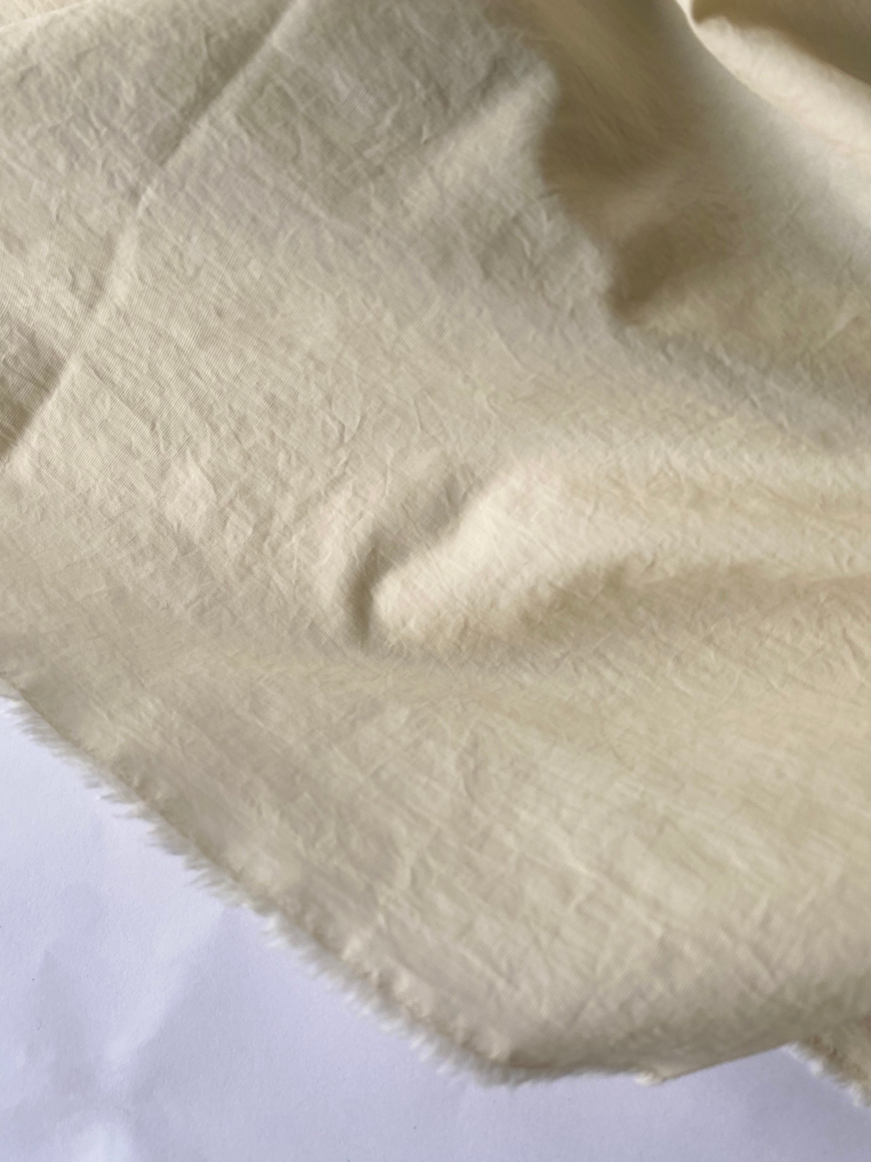 344CP. Waterrepellent fabric  with creased effect. 105g/m2.