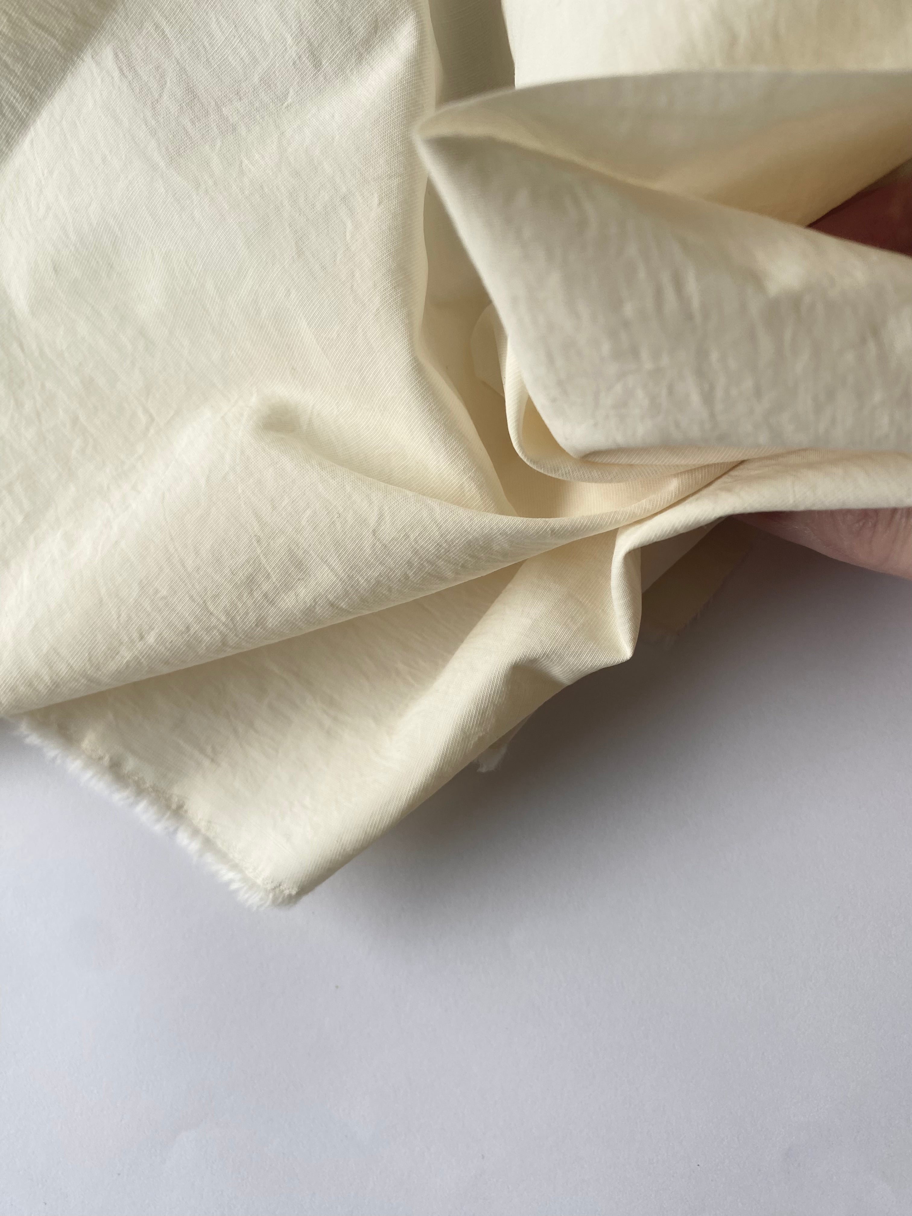 344CP. Waterrepellent fabric  with creased effect. 105g/m2.